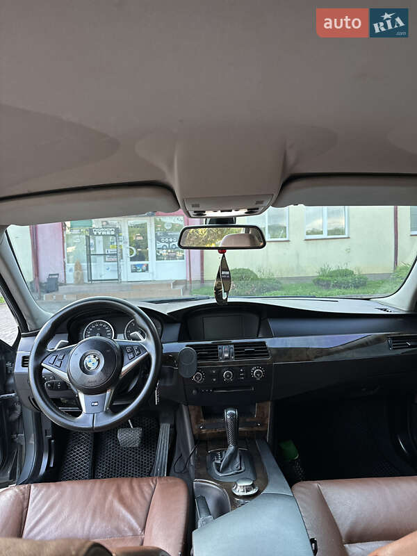 Седан BMW 5 Series 2004 в Іршаві