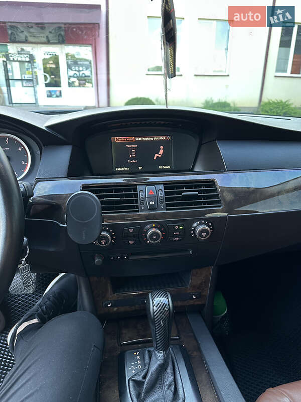 Седан BMW 5 Series 2004 в Іршаві
