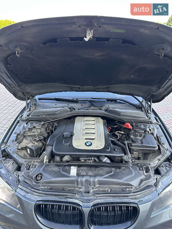 Седан BMW 5 Series 2004 в Іршаві