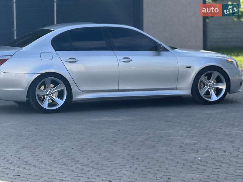 Седан BMW 5 Series 2004 в Жашківу