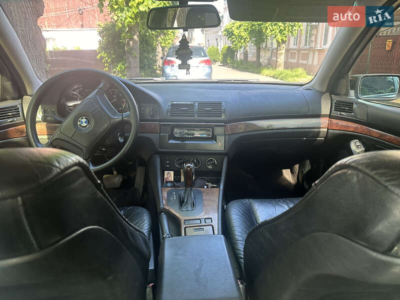 Седан BMW 5 Series 2000 в Черновцах