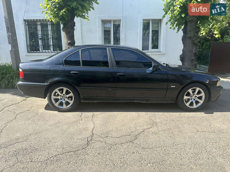 Седан BMW 5 Series 2000 в Черновцах