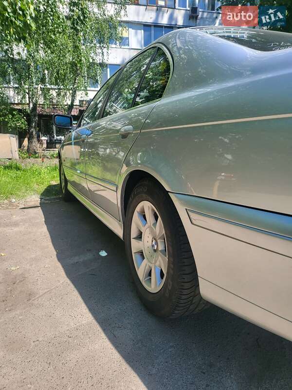 Седан BMW 5 Series 2001 в Буче