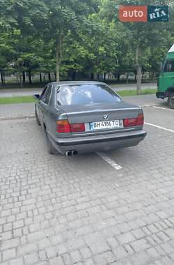 Седан BMW 5 Series 1990 в Фонтанке