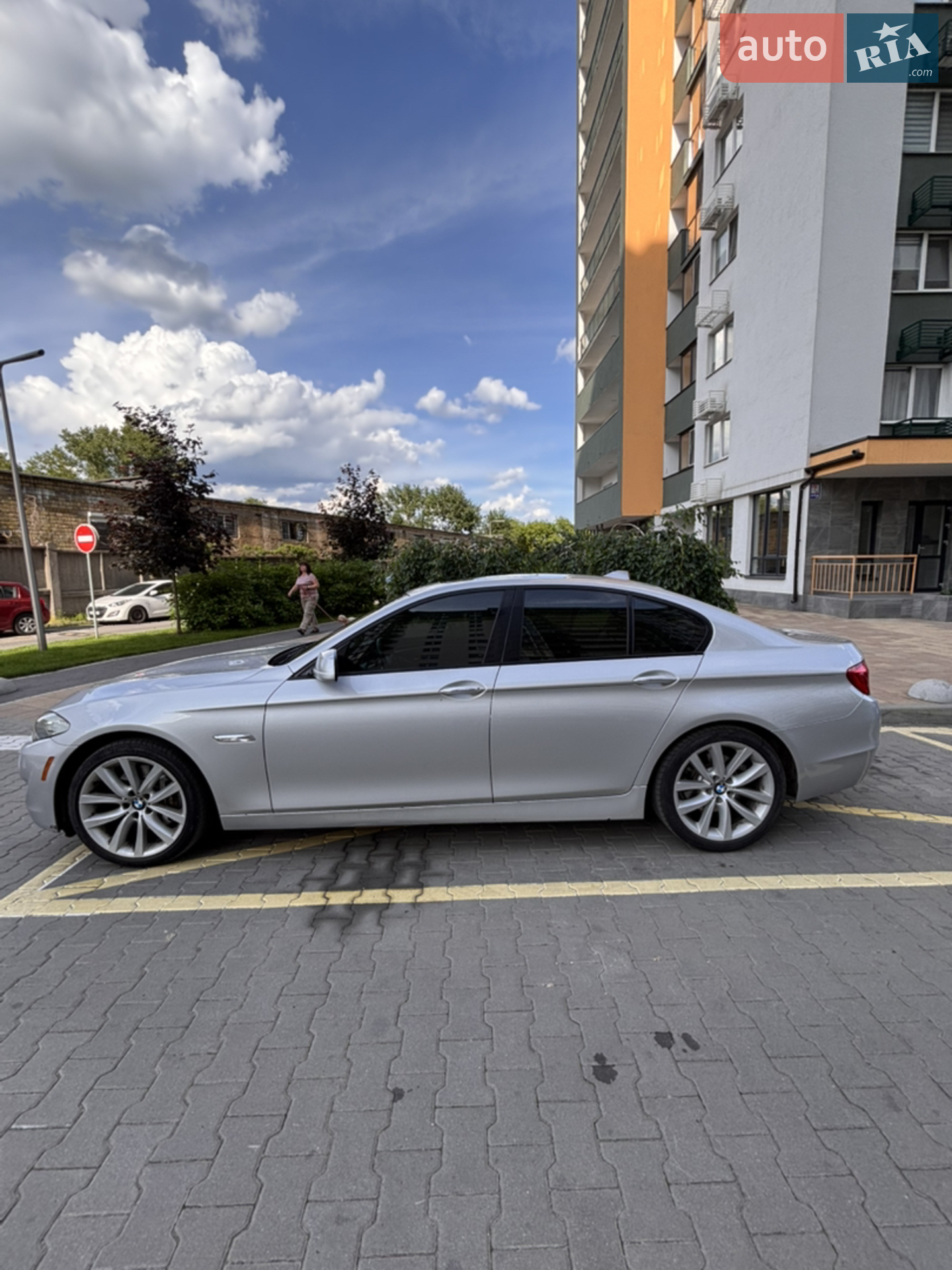2011 BMW 5er - мініатюра 2