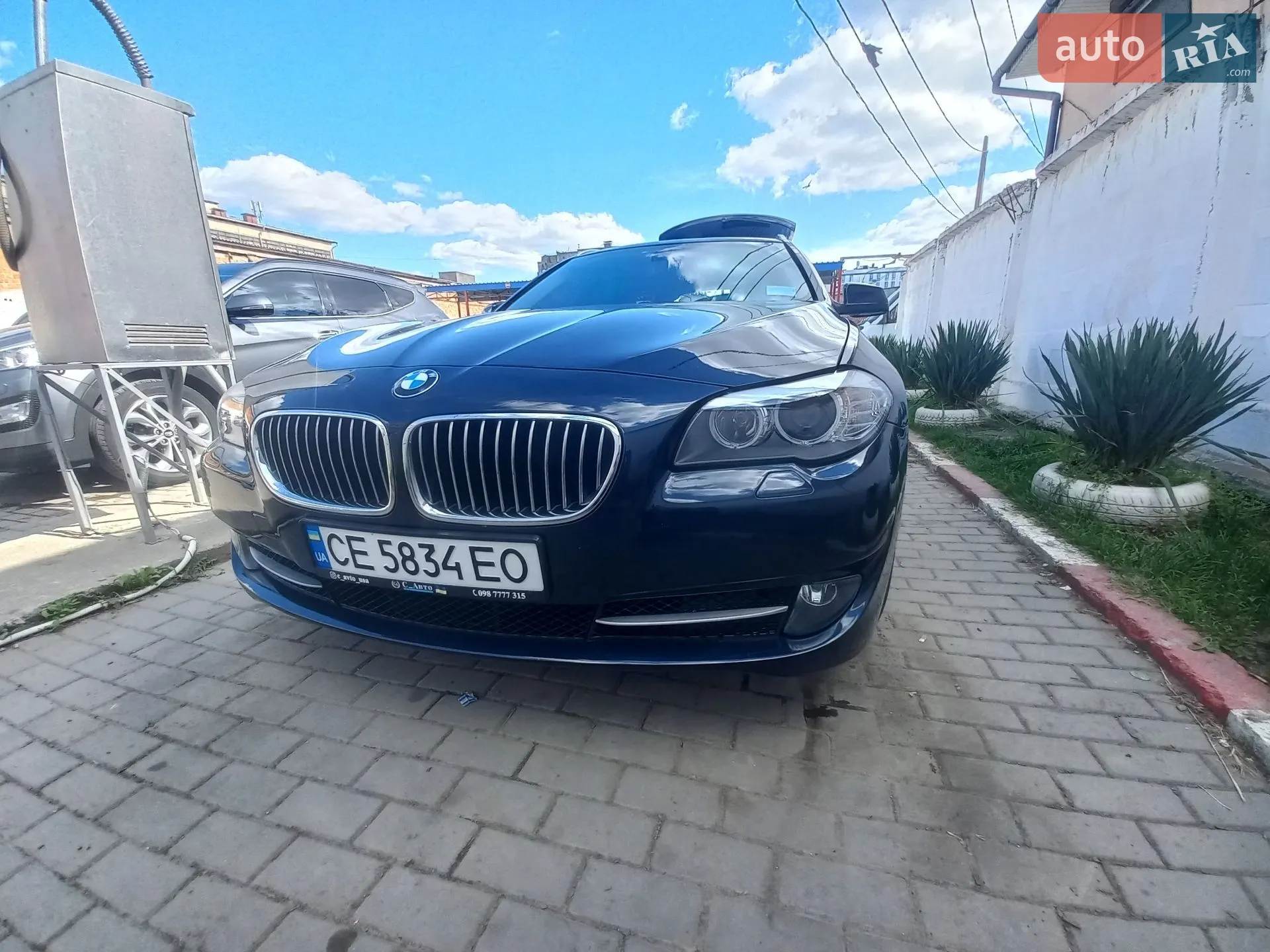 2011 BMW 5er - мініатюра 2