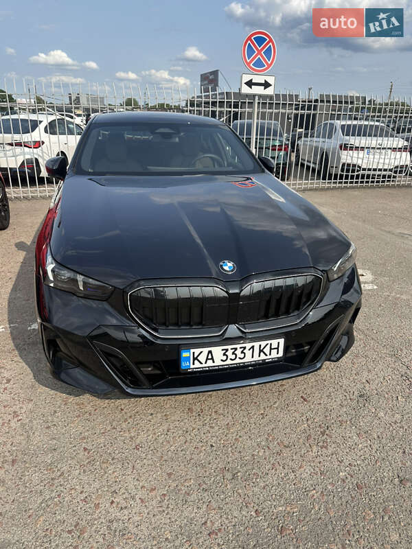 Седан BMW 5 Series 2024 в 