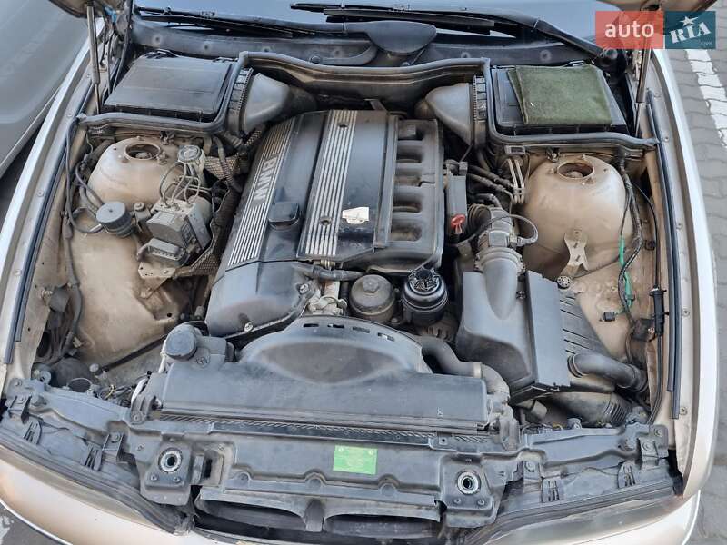 Седан BMW 5 Series 2000 в Одессе
