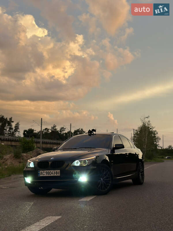 Седан BMW 5 Series 2009 в 