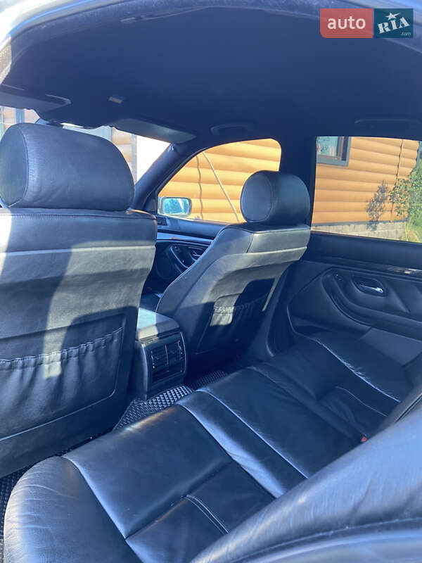 Седан BMW 5 Series 2002 в Рокитному