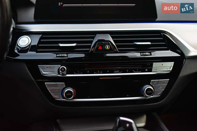 Седан BMW 5 Series 2019 в Ужгороді