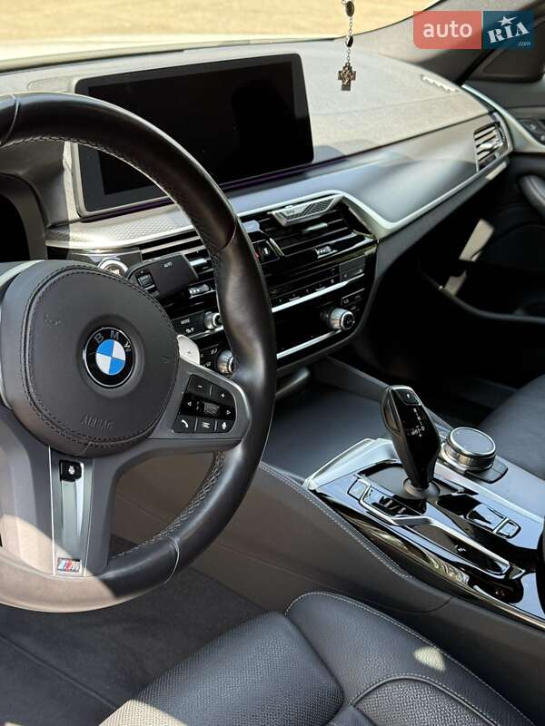 Седан BMW 5 Series 2023 в Новояворівську