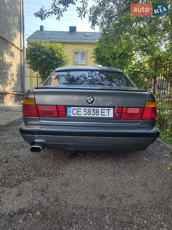 Седан BMW 5 Series 1989 в Чернівцях