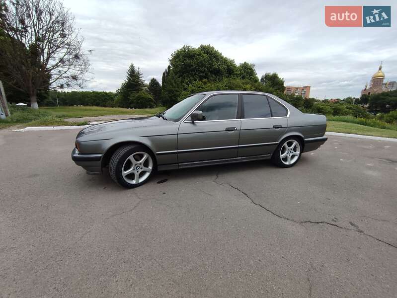 Седан BMW 5 Series 1989 в Ровно