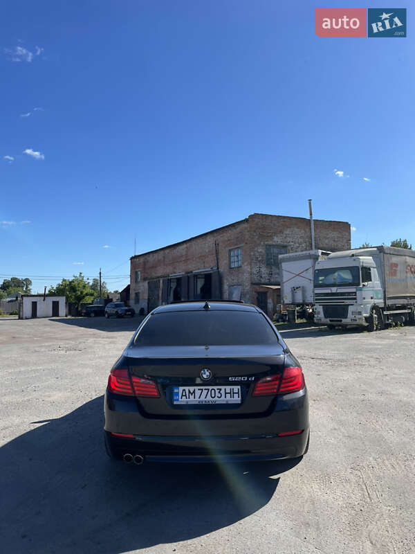 Седан BMW 5 Series 2012 в Звягелі
