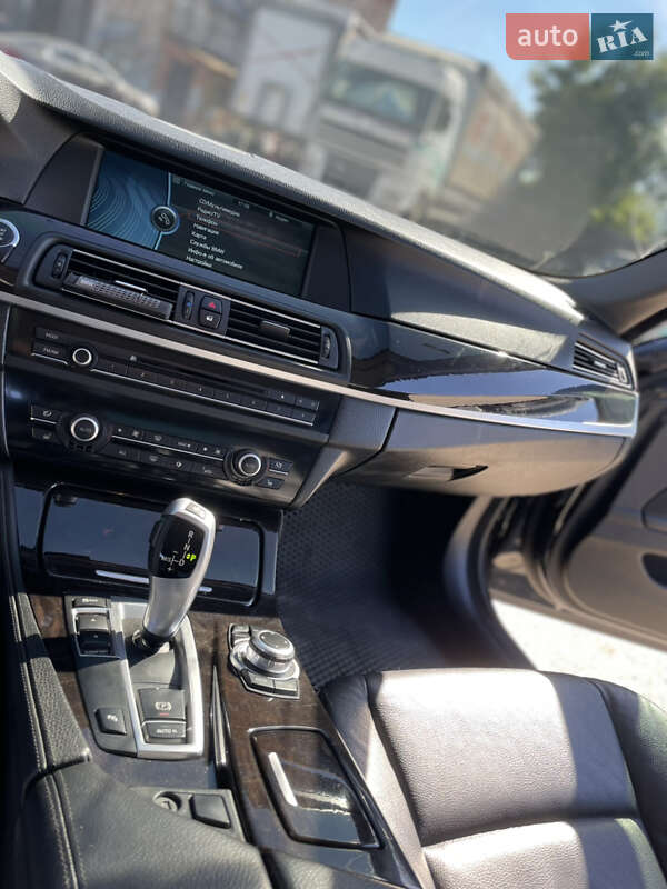 Седан BMW 5 Series 2012 в Звягелі