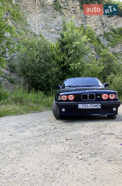 Седан BMW 5 Series 1989 в Чернівцях