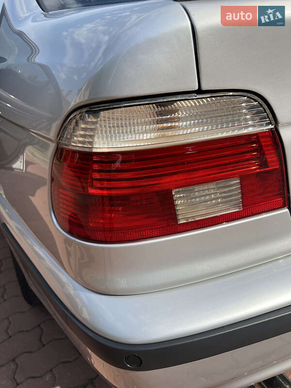 Седан BMW 5 Series 2002 в Чернівцях