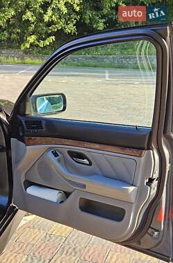 Седан BMW 5 Series 2000 в 