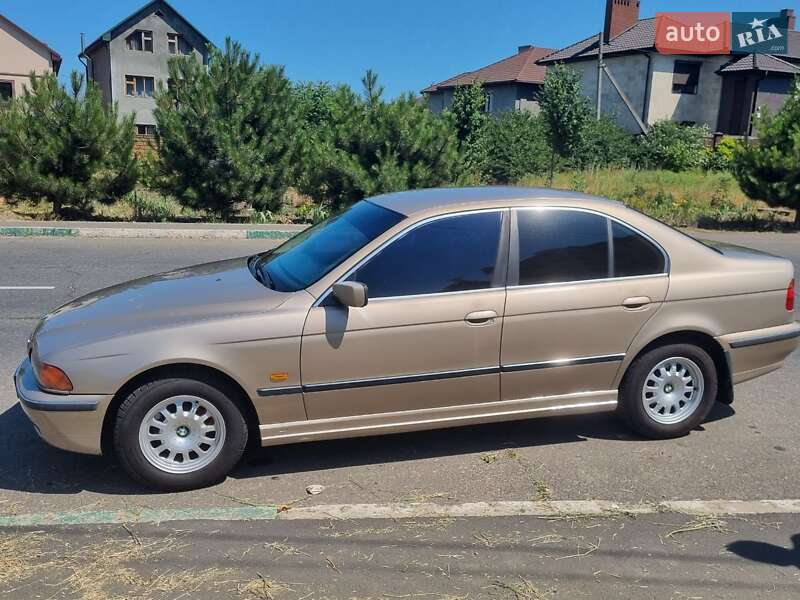 Седан BMW 5 Series 2000 в Одессе