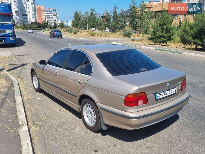 Седан BMW 5 Series 2000 в Одессе