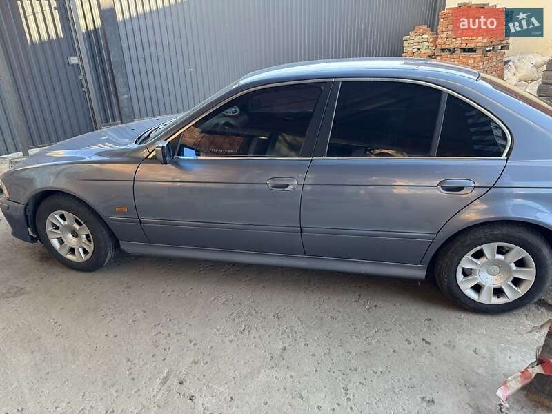 Седан BMW 5 Series 2001 в Сумах
