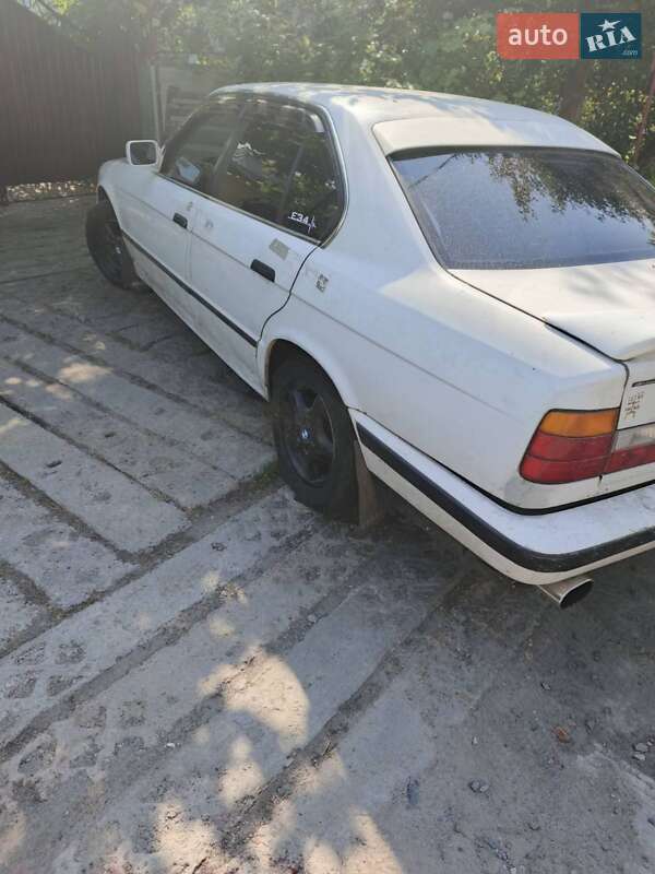 Седан BMW 5 Series 1985 в Киеве