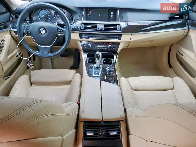 Седан BMW 5 Series 2015 в Кропивницком