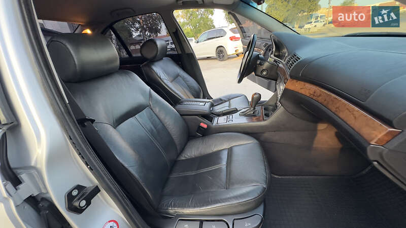 Седан BMW 5 Series 2000 в Черновцах