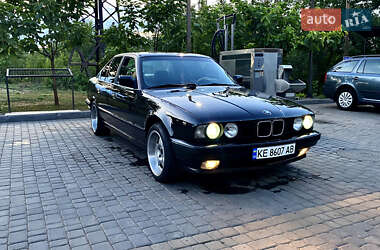 Седан BMW 5 Series 1990 в Кривому Розі