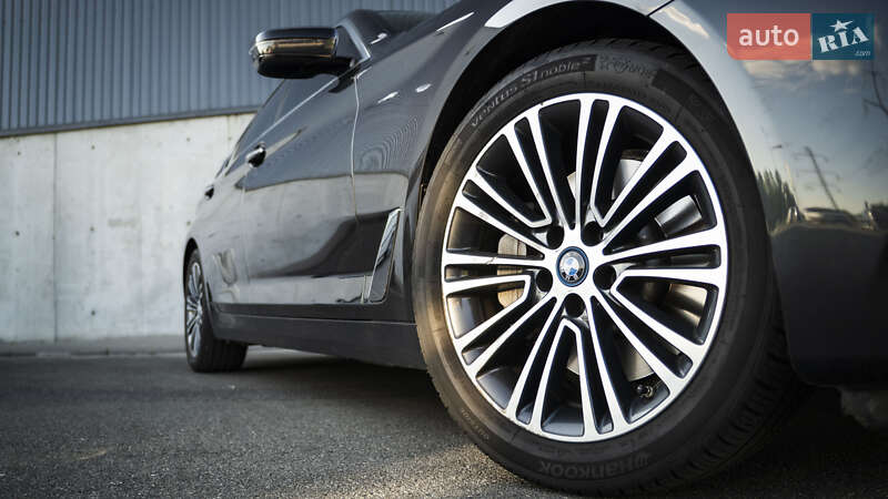 Седан BMW 5 Series 2018 в Киеве