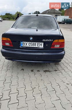 Седан BMW 5 Series 2003 в Тараще