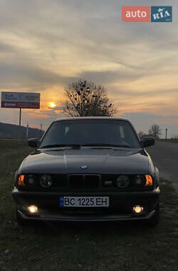 Седан BMW 5 Series 1988 в Львове