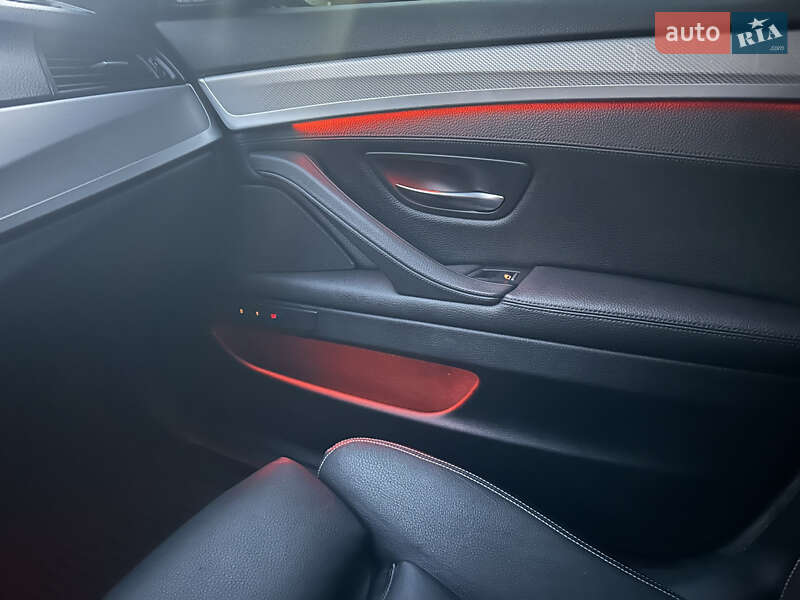 Седан BMW 5 Series 2016 в Львові