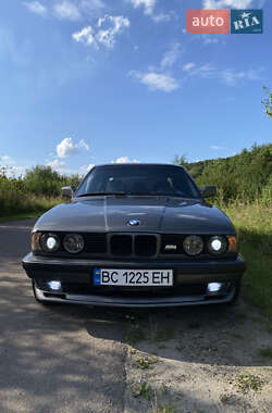 Седан BMW 5 Series 1988 в Львові