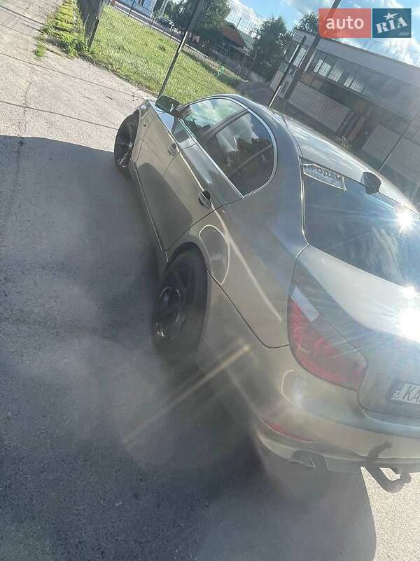 Седан BMW 5 Series 2004 в Карлівці