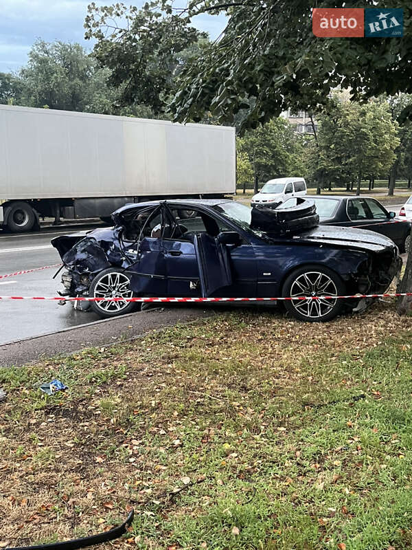 Седан BMW 5 Series 1997 в Киеве