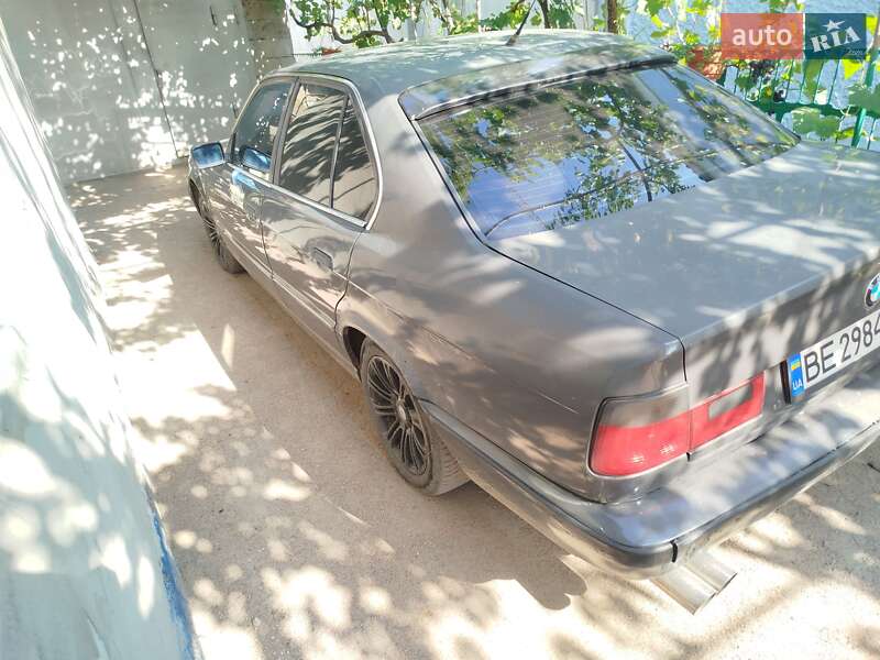 Седан BMW 5 Series 1992 в Первомайске