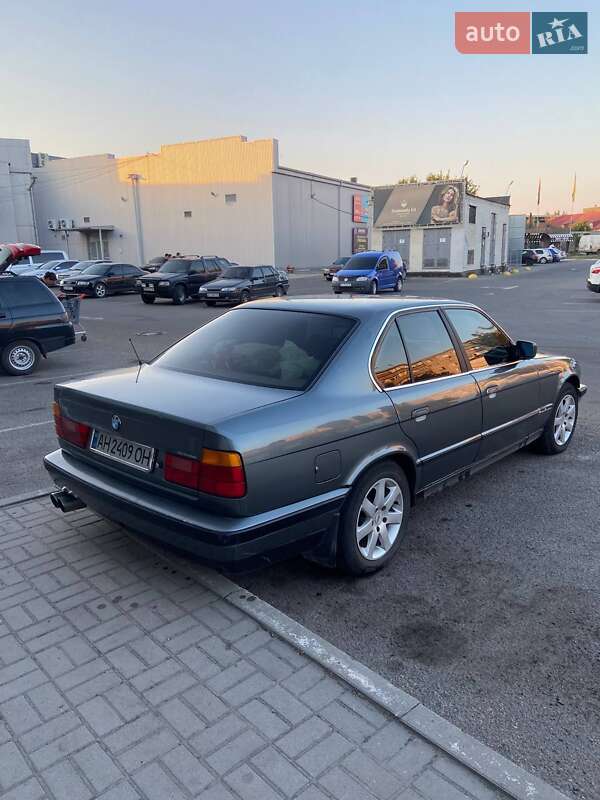 Седан BMW 5 Series 1990 в Павлограді
