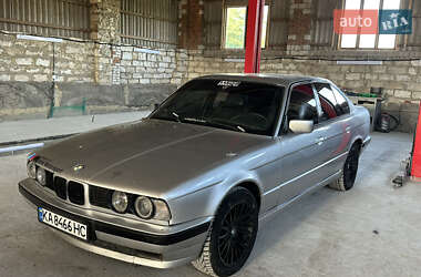 Седан BMW 5 Series 1990 в Тульчине