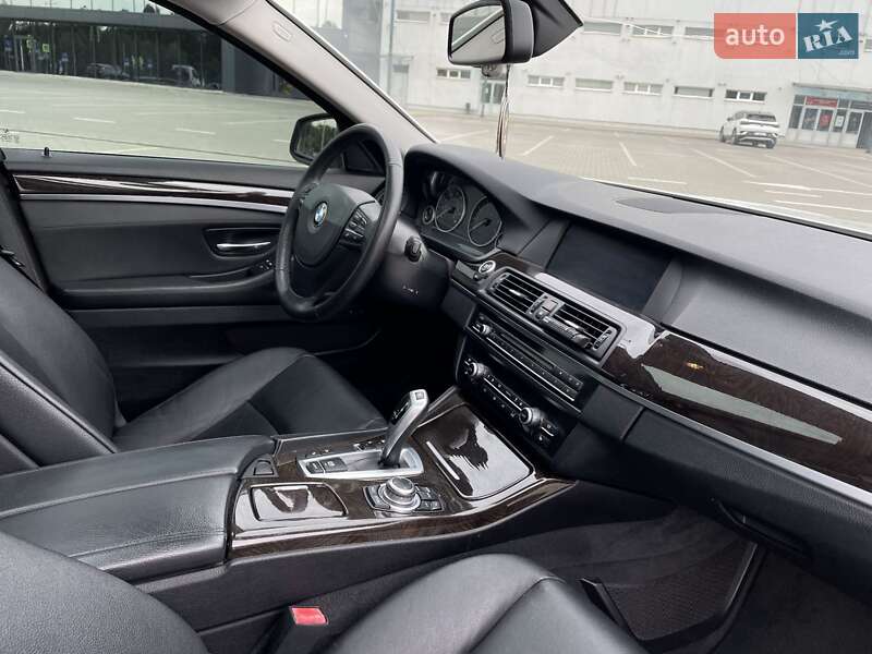 Седан BMW 5 Series 2013 в Львові