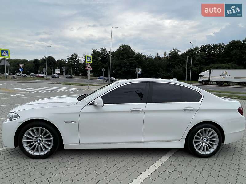 Седан BMW 5 Series 2013 в Львові