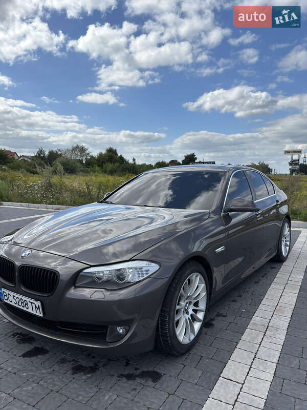Седан BMW 5 Series 2013 в Львові
