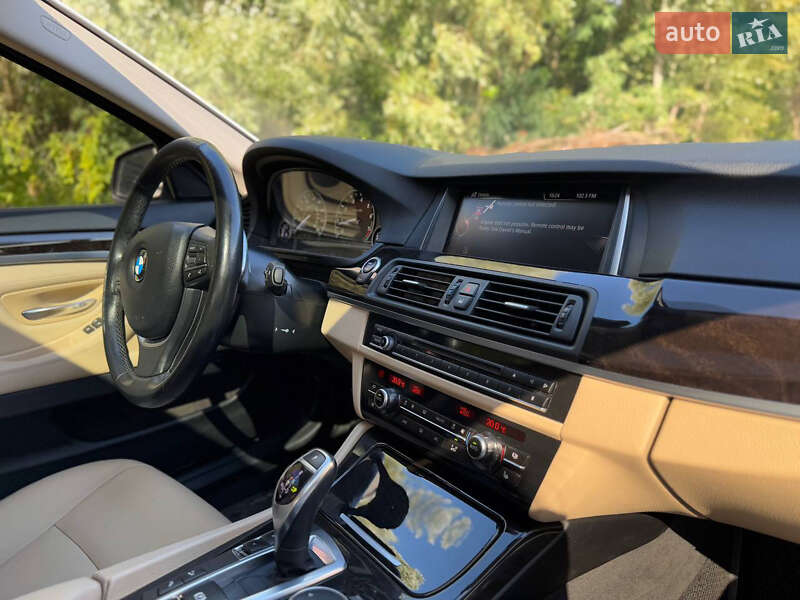 Седан BMW 5 Series 2015 в Киеве