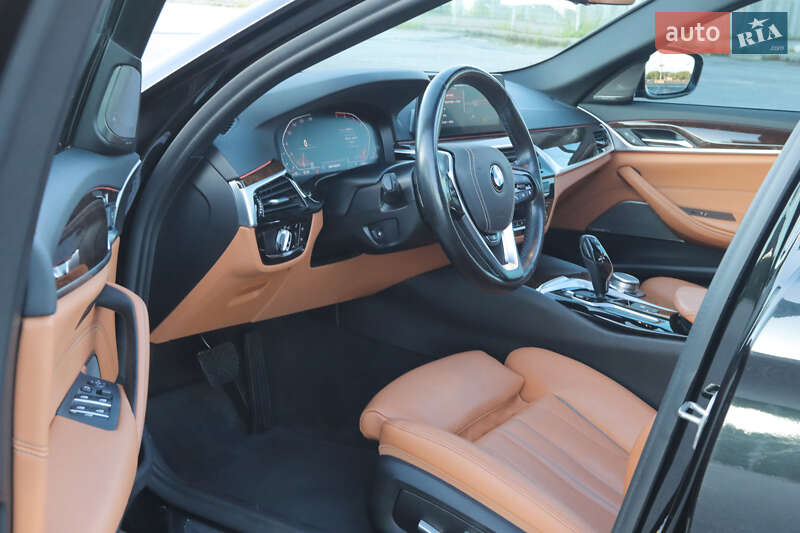 Седан BMW 5 Series 2019 в Львове