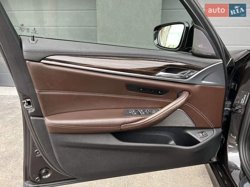 Седан BMW 5 Series 2017 в Рівному