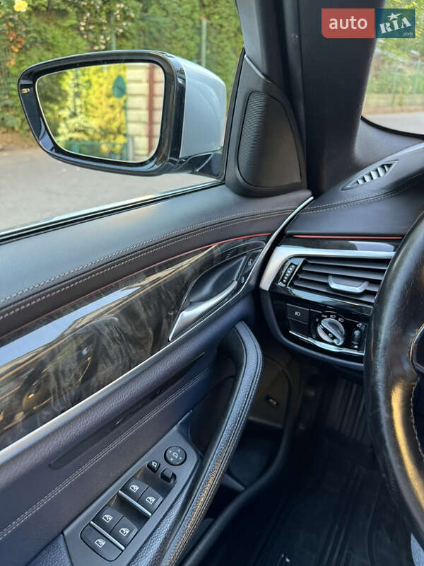 Седан BMW 5 Series 2017 в Черновцах