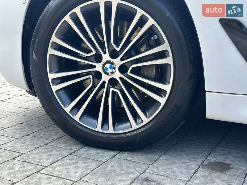Седан BMW 5 Series 2017 в Львове