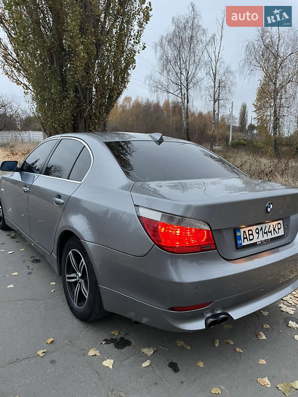 Седан BMW 5 Series 2004 в Калиновке