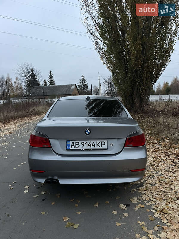 Седан BMW 5 Series 2004 в Калиновке